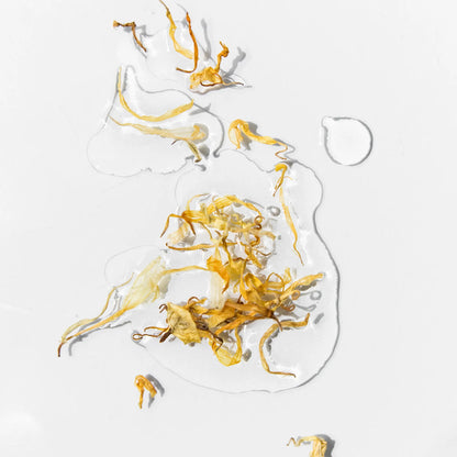 texture huile corps et cheveux avec fleurs jaune fond blanc